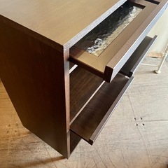 【武蔵小山店】　キャビネット 木製収納棚 食器棚 ガラス扉 レトロ モダン 収納家具 ブラウン ウッド チェスト フラップ ガラス マガジン ディスプレイ ラック cabinet cupboard storage shelf glass door wooden brown retro modernの画像