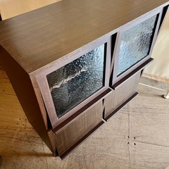 【武蔵小山店】　キャビネット 木製収納棚 食器棚 ガラス扉 レトロ モダン 収納家具 ブラウン ウッド チェスト フラップ ガラス マガジン ディスプレイ ラック cabinet cupboard storage shelf glass door wooden brown retro modernの画像