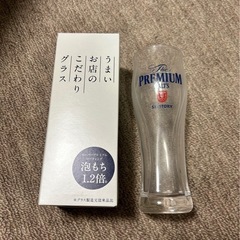 ビールグラス12個、泡サーバー9個の画像