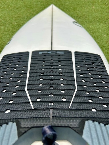 Sharp Eye HT2 PU 5’8 23.6L FCS2 サーフボード