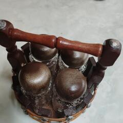 カゴ付き調味料入れ4つセットです。の画像