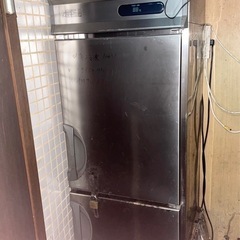 業務用 縦型 冷凍庫 無料 鍵付き 動作確認済み　（幅610×奥行650×高さ1950）地下一階より搬出【早い者勝ち】の画像