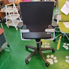 【愛品倶楽部柏店】Wilkhahn ウィルクハーン 可動肘付 ミドルバックメッシュチェア ONチェア 174/7の画像
