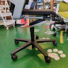 【愛品倶楽部柏店】Wilkhahn ウィルクハーン 可動肘付 ミドルバックメッシュチェア ONチェア 174/7の画像