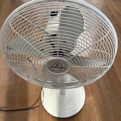 レトロ風の扇風機の画像
