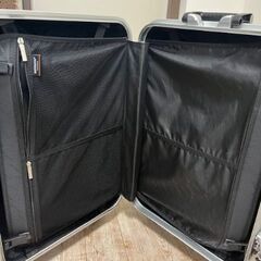 スーツケース1個の画像