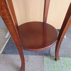 直径46.5㎝ 円形 サイドテーブル 高さ70cm 木製 収納棚付き コーヒーテーブル 花台 札幌 北20条店の画像