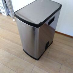 ゴミ箱の画像