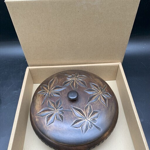 A393未使用 木製 菓子器 菓子鉢 木彫り 彫刻 蓋付き 蓋物 紅葉