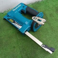 マキタ ST112D 充電式タッカ【野田愛宕店】【店頭取引限定】【中古】管理番号：ITWCF3SK08S2の画像