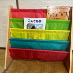 カラフルなブックシェルフの画像
