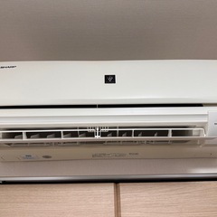 SHARP シャープ ルームエアコン AC-22NFS 2021年製 シャープセパレート形 空冷式 冷暖房兼用 冷房機器 6畳用 動作品 家庭用 リモコン付の画像