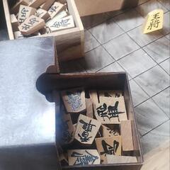 将棋盤、駒5セットの画像