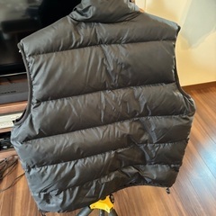 adidas アディダスダウンベスト　黒の画像