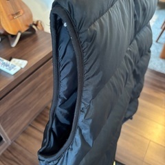 adidas アディダスダウンベスト　黒の画像