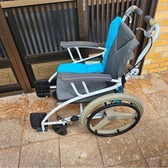 リクライニング車椅子の画像