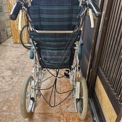 リクライニング車椅子の画像