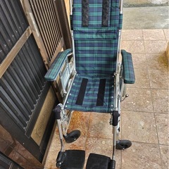 リクライニング車椅子の画像