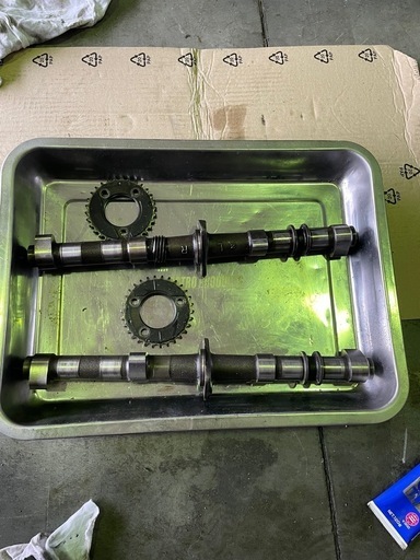 Z2カムシャフト