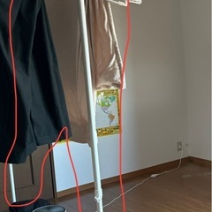 壁面つっぱり物干し　洗濯物干しの画像