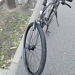 リサイクルショップどりーむ荒田店 No447　クロスバイク　シティサイクル　グレー　※タイヤ前後サイズが違いますの画像