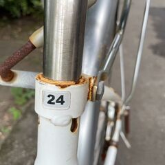 自転車　No.405　ホワイト　24インチ　LEDライト　※カゴなし　【リサイクルショップどりーむ天保山】の画像