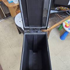 リサイクルショップどりーむ荒田店 No4287　ゴミ箱　ブラック　45L　フットペダルの画像