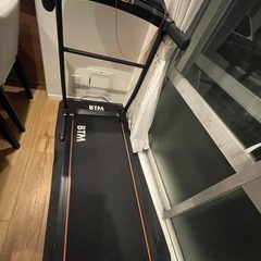 折りたたみ可能家庭用電動ランニングマシン　MAX12km/hの画像