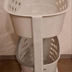 脱衣ワゴンと新品お風呂ブーツの画像