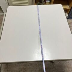 テーブル１台の画像