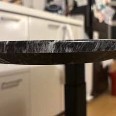 無料!! 高さ調節可能　机の画像
