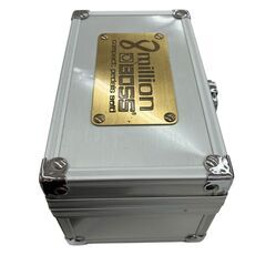 186000 現状品 BOSS ボス エフェクターケース 非売品 シルバー 8million 記念品 メモリアル [250609HM270136]の画像