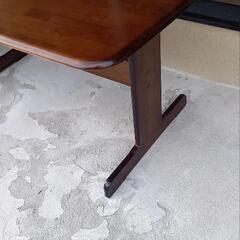 ダイニングテーブルの画像