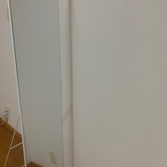 白のスタンドミラーの画像