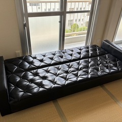 カリモクのソファーベッドの画像