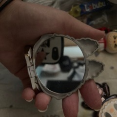 ラブブのスマホたての画像