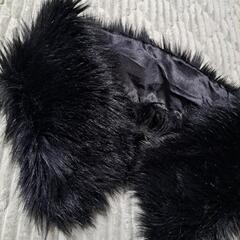 黒のファーの画像