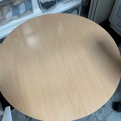 ニトリ丸テーブルの画像