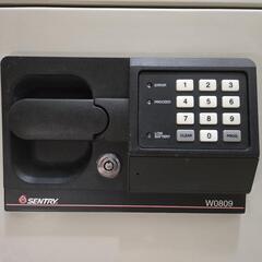 SENTRY 電子ロック 金庫の画像