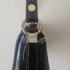 VERSACE JEANS エナメルハンドバッグの画像
