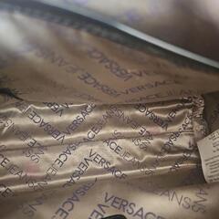 VERSACE JEANS エナメルハンドバッグの画像