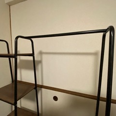 お譲り先決まりました【無料】棚付きハンガーラックの画像