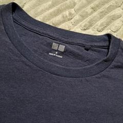 UNIQLOTシャツネイビーの画像