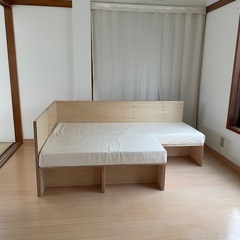 ソファー　ソファーベッド　サイドテーブルつきの画像