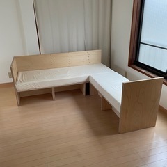 ソファー　ソファーベッド　サイドテーブルつきの画像