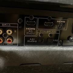 テレビ、テレビ台(スピーカー)の画像
