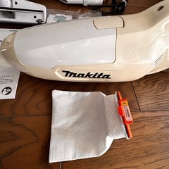 マキタ コードレス掃除機 純正バッテリー充電器　消耗品多数付き　　CL107FDの画像