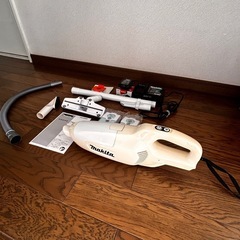 マキタ コードレス掃除機 純正バッテリー充電器　消耗品多数付き　　CL107FDの画像