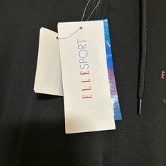 ELLE パーカーの画像