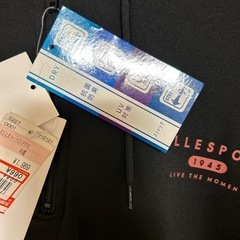 ELLE パーカーの画像